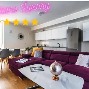 Appartamento 5 Min Walk From Subway Elegant & Modern, Milano